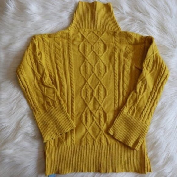 NWT Yellow Turtleneck Sweater Size Small - Picture 6 of 8